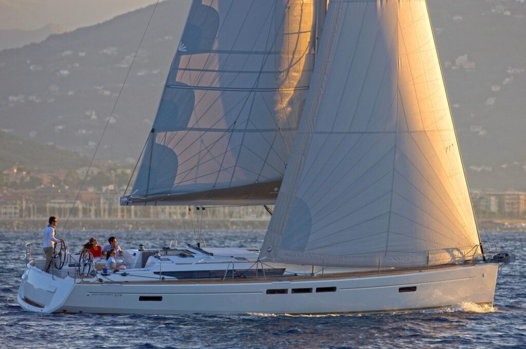 monohull picture