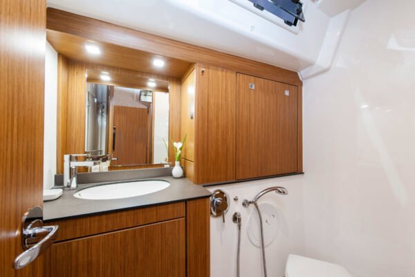 Bavaria Cruiser 56 Single Traveller - Image 5
