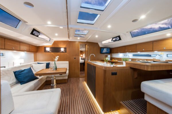 Bavaria Cruiser 56 Single Traveller - Image 3