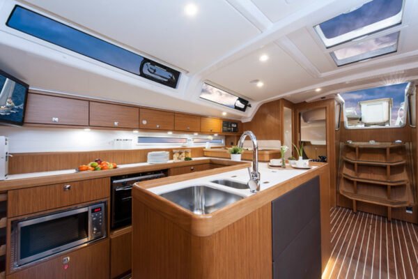 Bavaria Cruiser 56 Single Traveller - Image 4
